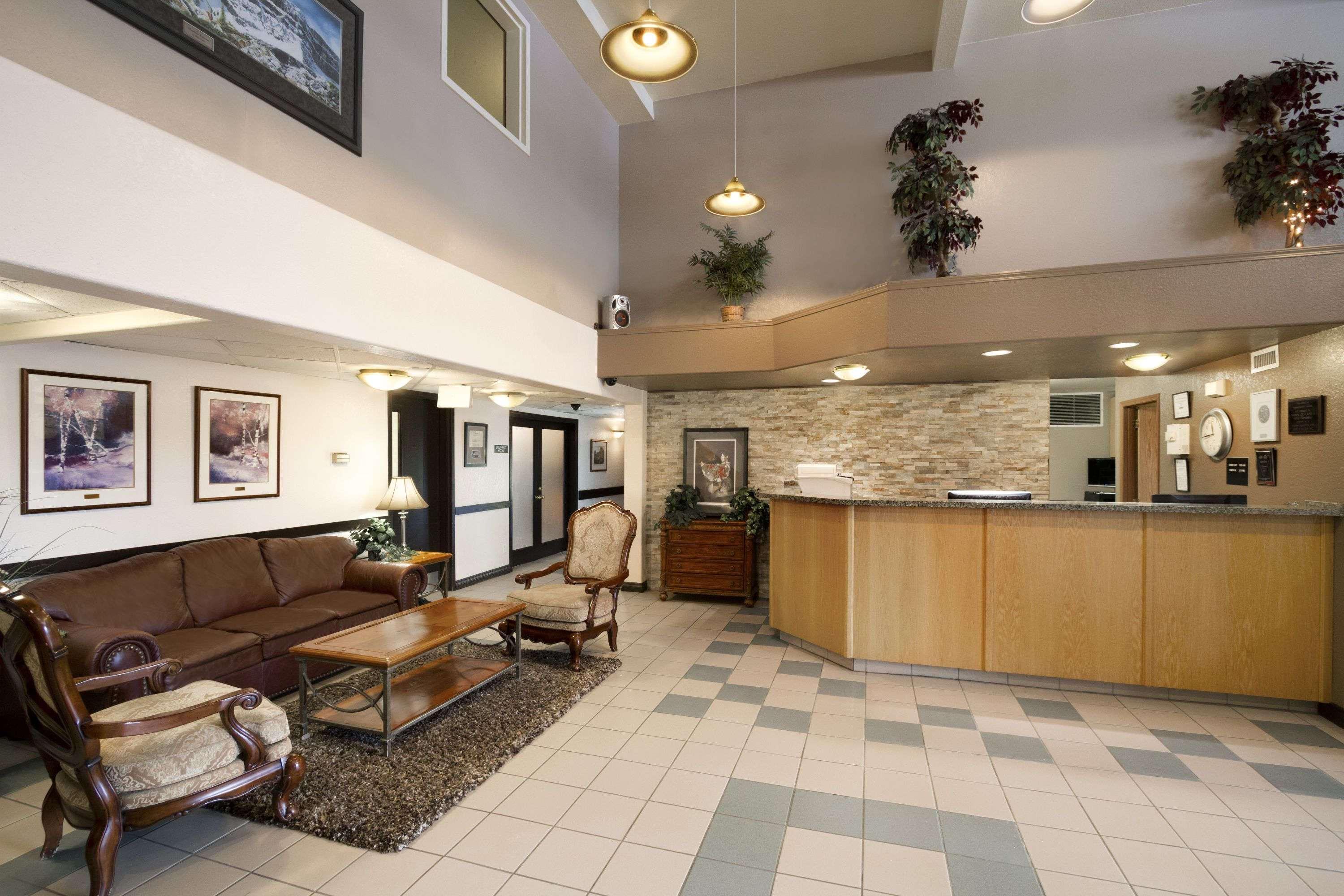 Super 8 By Wyndham Dawson Creek Hotel Exterior photo